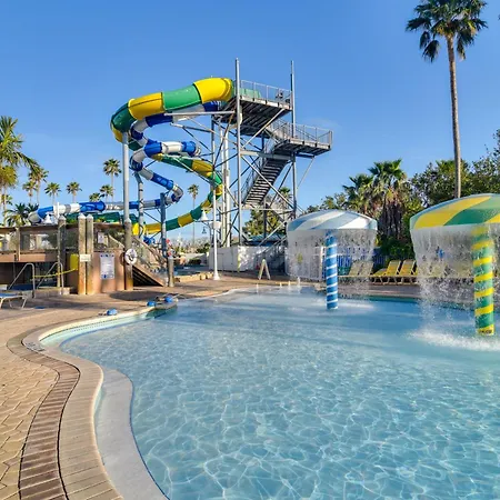 Waterfront Condo With Water Park, Walk To The Beach!