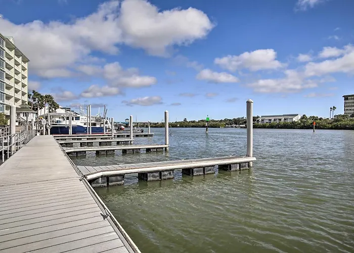 Waterfront W/ Water Park, Walk To The Beach! Holiday home