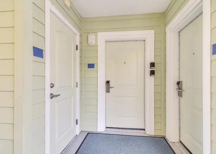 Waterfront W/ Water Park, Walk To The Beach! Holiday home *
