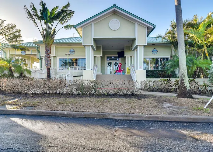 Waterfront W/ Water Park, Walk To The Beach! Holiday home Clearwater Beach