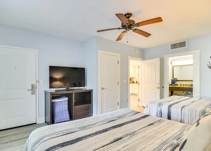 Waterfront W/ Water Park, Walk To The Beach!