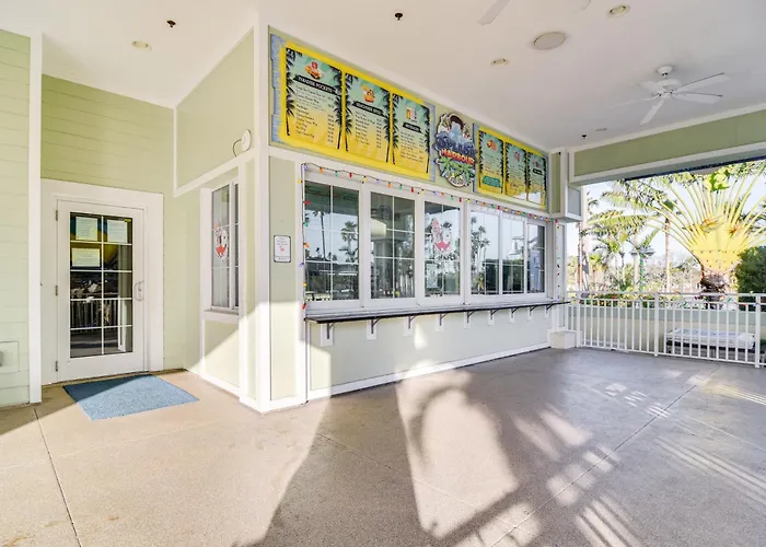 Holiday home Waterfront W/ Water Park, Walk To The Beach!
