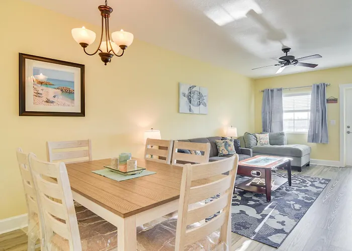 Waterfront W/ Water Park, Walk To The Beach! Holiday home *