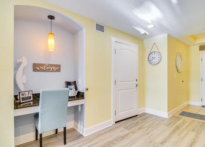 Waterfront W/ Water Park, Walk To The Beach! Holiday home Clearwater Beach