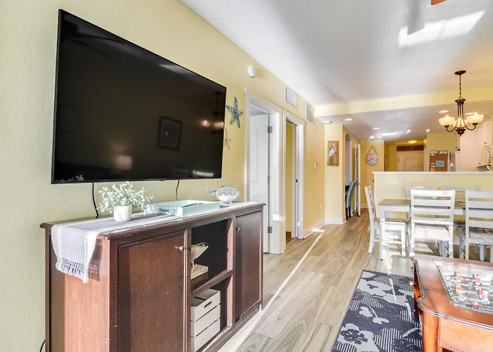 Waterfront W/ Water Park, Walk To The Beach! *