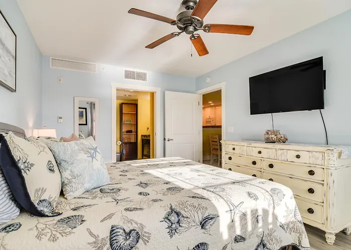 Waterfront W/ Water Park, Walk To The Beach! Clearwater Beach