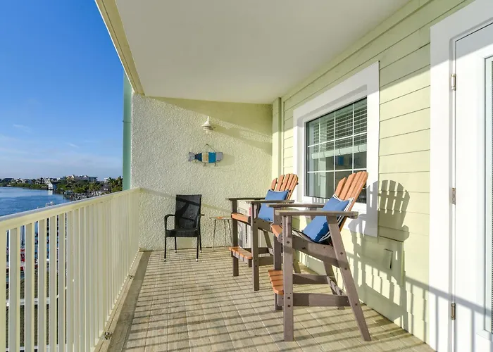Waterfront W/ Water Park, Walk To The Beach! *